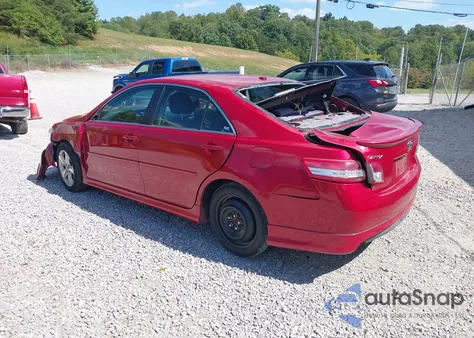 2011 Toyota Camry Se z USA, uszkodzony, nr VIN 4T1BF3EK4BU746588